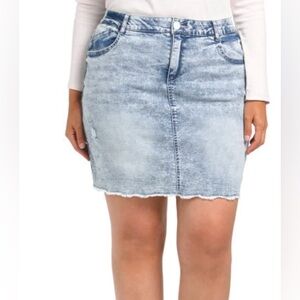 NWT Democracy Women's Plus Ab Solution Frayed Hem Denim Mini